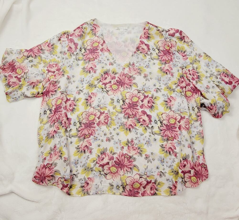 Cato pink floral v-neck puff sleeve top size 24W Feminine Romantic Cottagecore